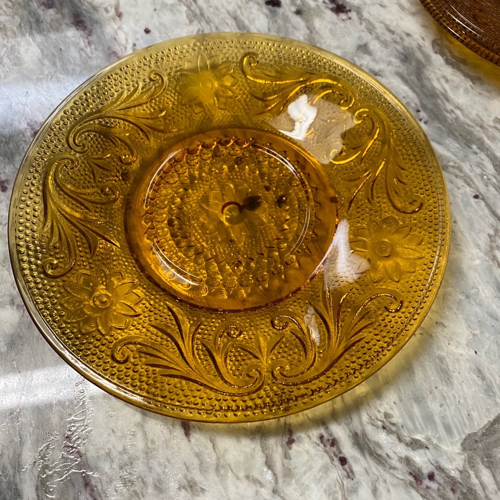 Amber coffee cup saucers - no chips no issues